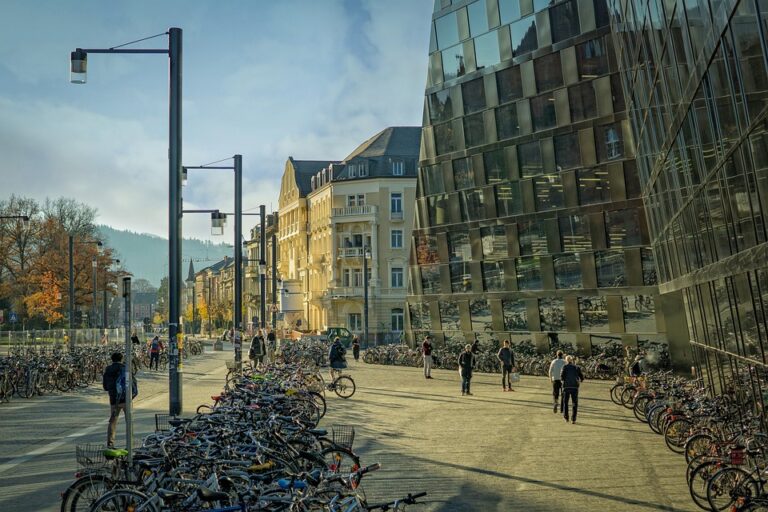 Bagi para calon mahasiswa yang tertarik untuk bergabung dengan Universitas Pasundan Bandung, mereka dapat mengikuti proses penerimaan mahasiswa baru yang dilakukan setiap tahun. Dengan bergabung di universitas ini, para mahasiswa akan mendapatkan pendidikan yang berkualitas dan berbagai kesempatan untuk mengembangkan diri serta mencapai cita-cita mereka di masa depan.