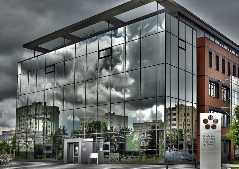 Fakultas dan Program Studi Unggulan di Universitas IPB yang Berkontribusi dalam Pembangunan Pertanian dan Kehutanan